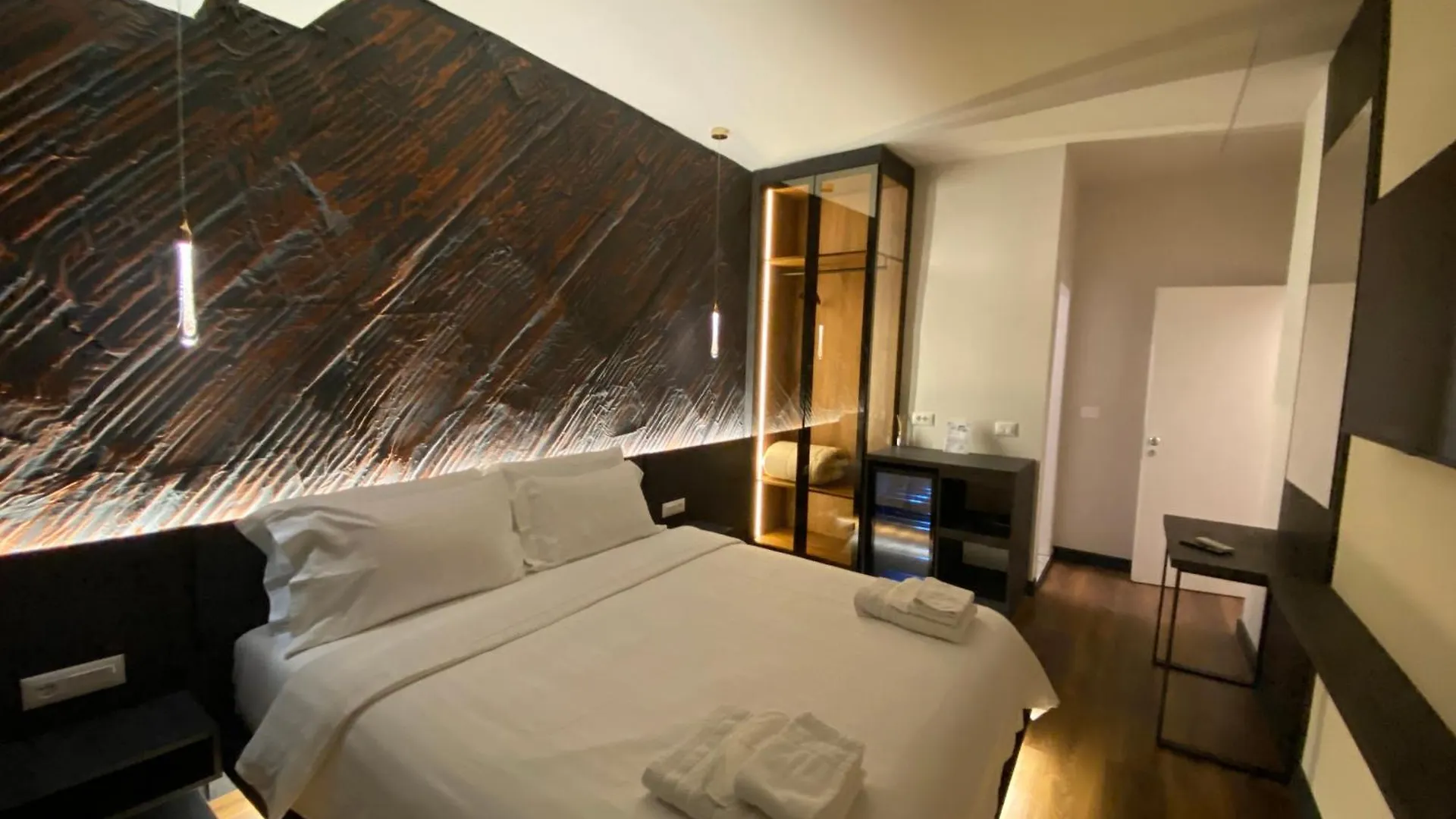 Tirana Central Rooms Blloku Albania
